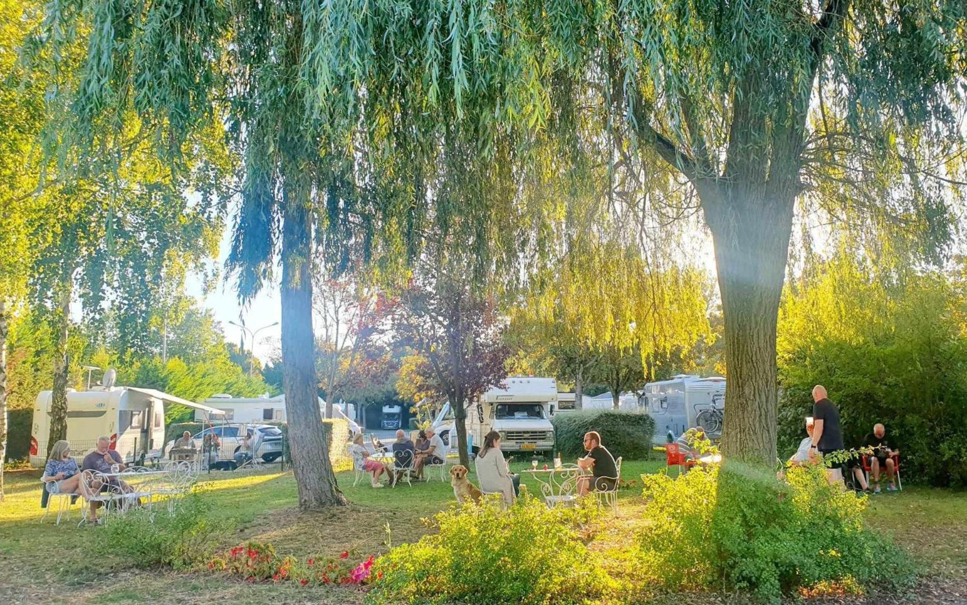 Camping De Châlons-en-Champagne Exteriör bild